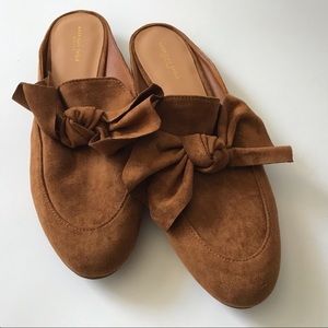 American Eagle NWT tan mules 9